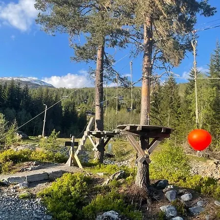 Dom wakacyjny Moderne Og Romslig Familiehytte I *