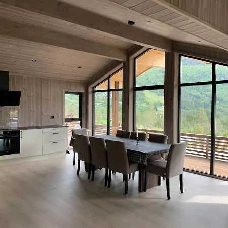 Dom wakacyjny Moderne Og Romslig Familiehytte I *