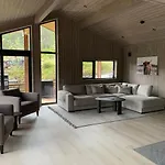 Moderne Og Romslig Familiehytte I Сasa de vacaciones *